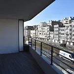 Lichtrijk 2-slaapkamerappartement met zeezicht en gratis parking